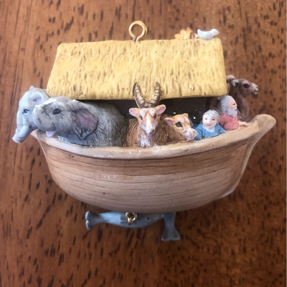 $1 Add On Damaged Hallmark Keepsake "Noah's Ark" Ornament 1999 No Box - Picture 3 of 5